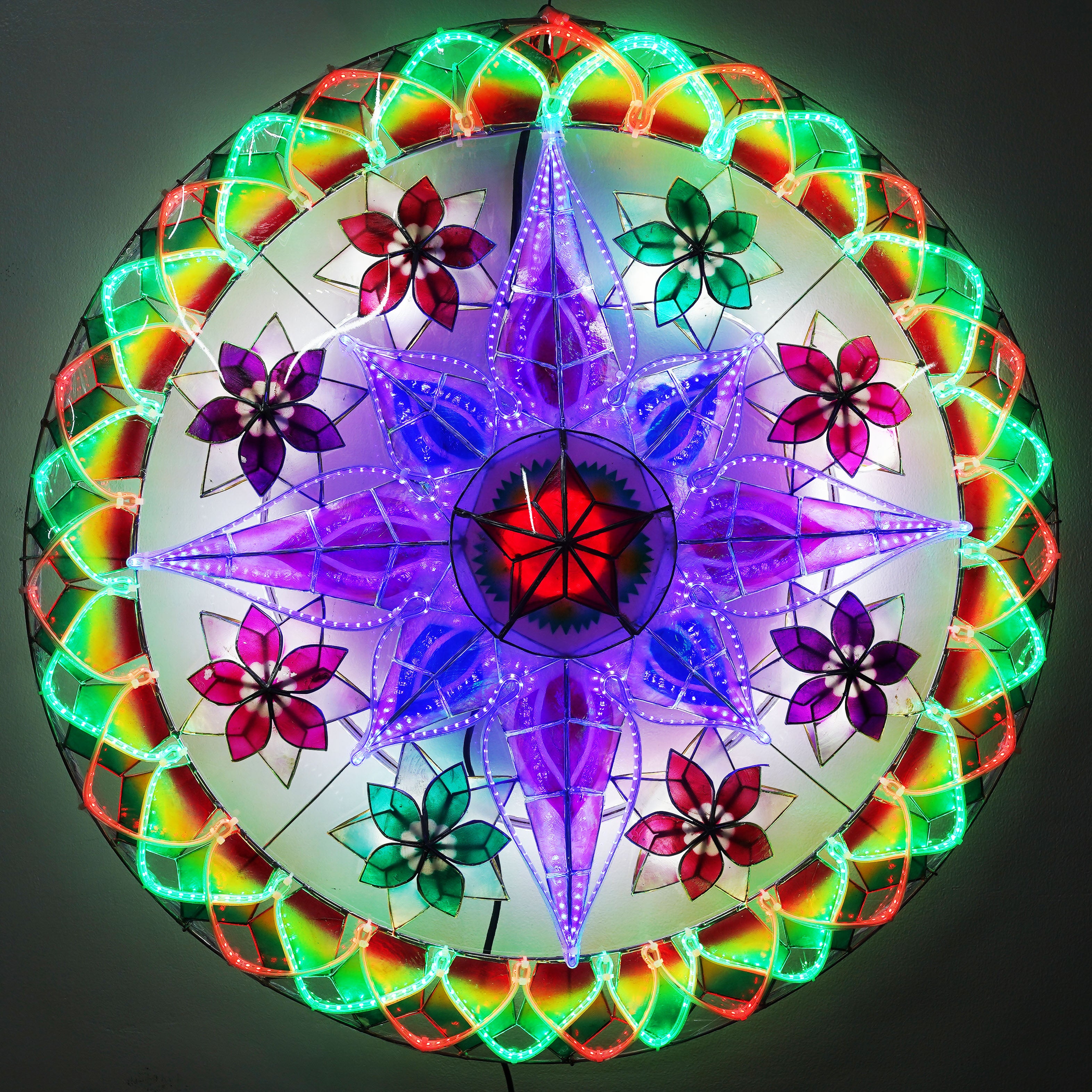 Hot Sale! Philippines Handmade Christmas Capiz Parol Lantern Star with RGBW LED Show, 30 Inches, 4 KG, 110V
